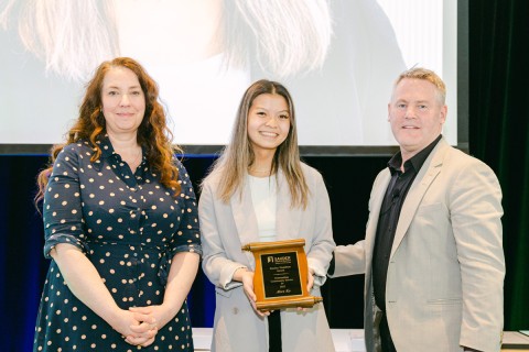 Ko (centre) poses with UBC Sauder Dean Darren Dahl (right) and Shannon Sterling, Assistant Dean, Undergraduate Office (left) as she receives the Stanley Hamilton Award at the Commerce Last Lecture.